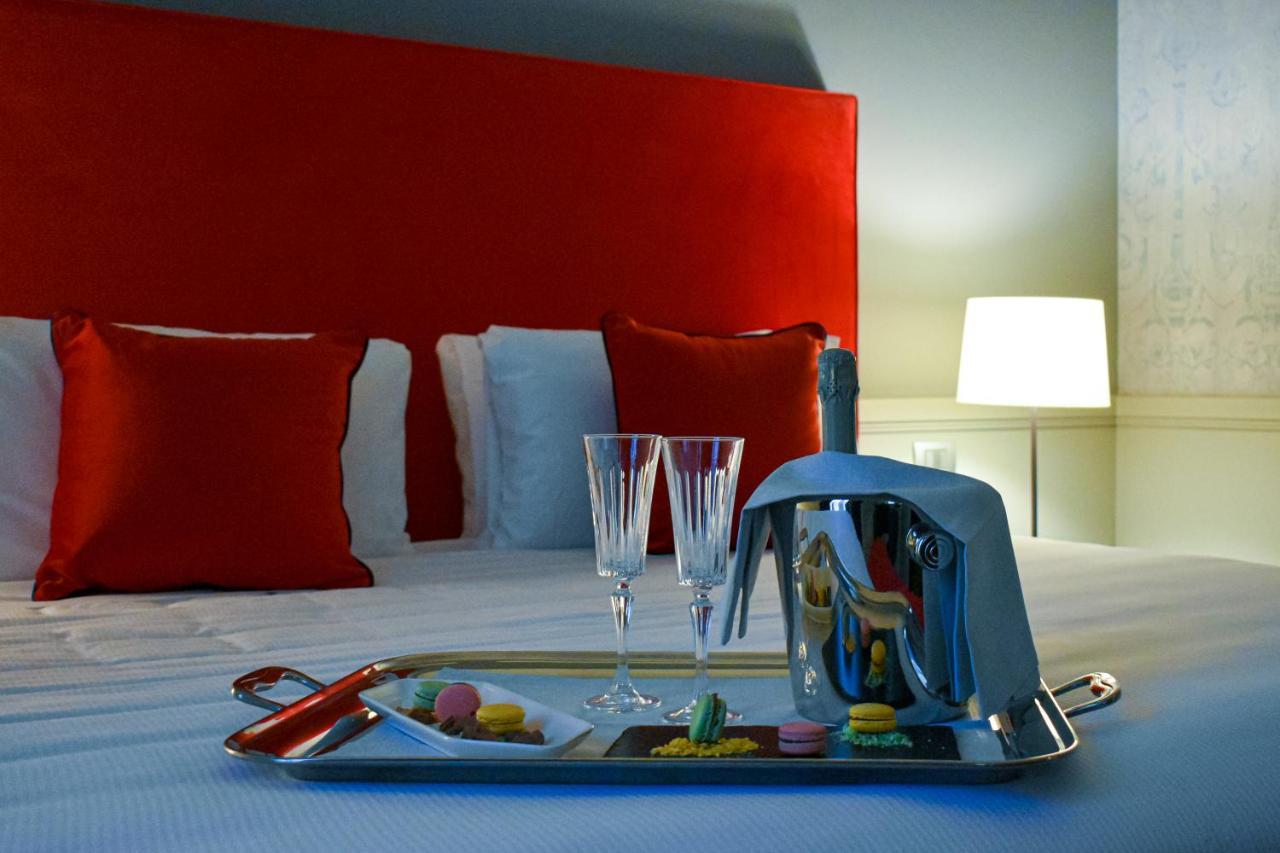Palazzo Cornalia Hotel Milan Exterior photo Room service