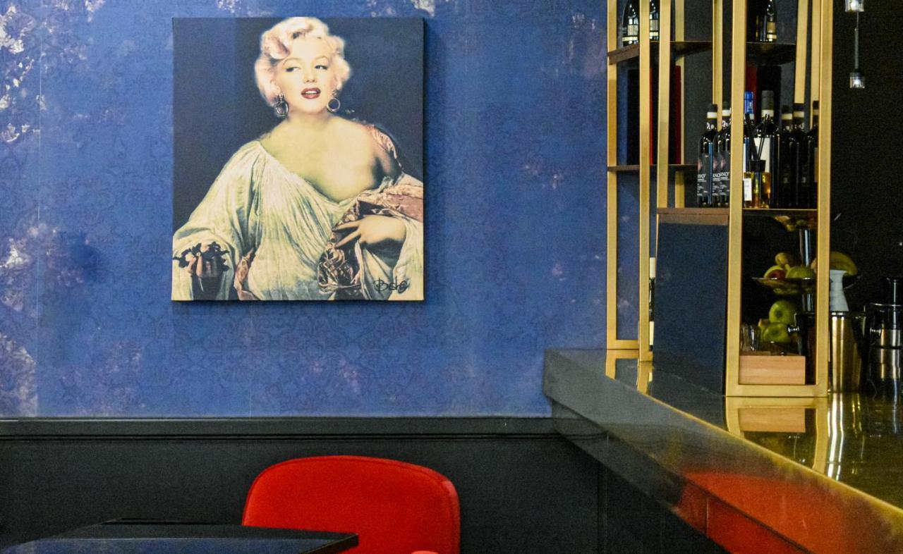 Palazzo Cornalia Hotel Milan Exterior photo Marilyn Monroe