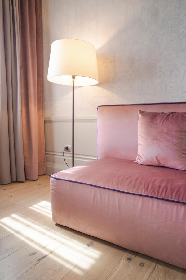 Palazzo Cornalia Hotel Milan Exterior photo A sofa in a hotel room