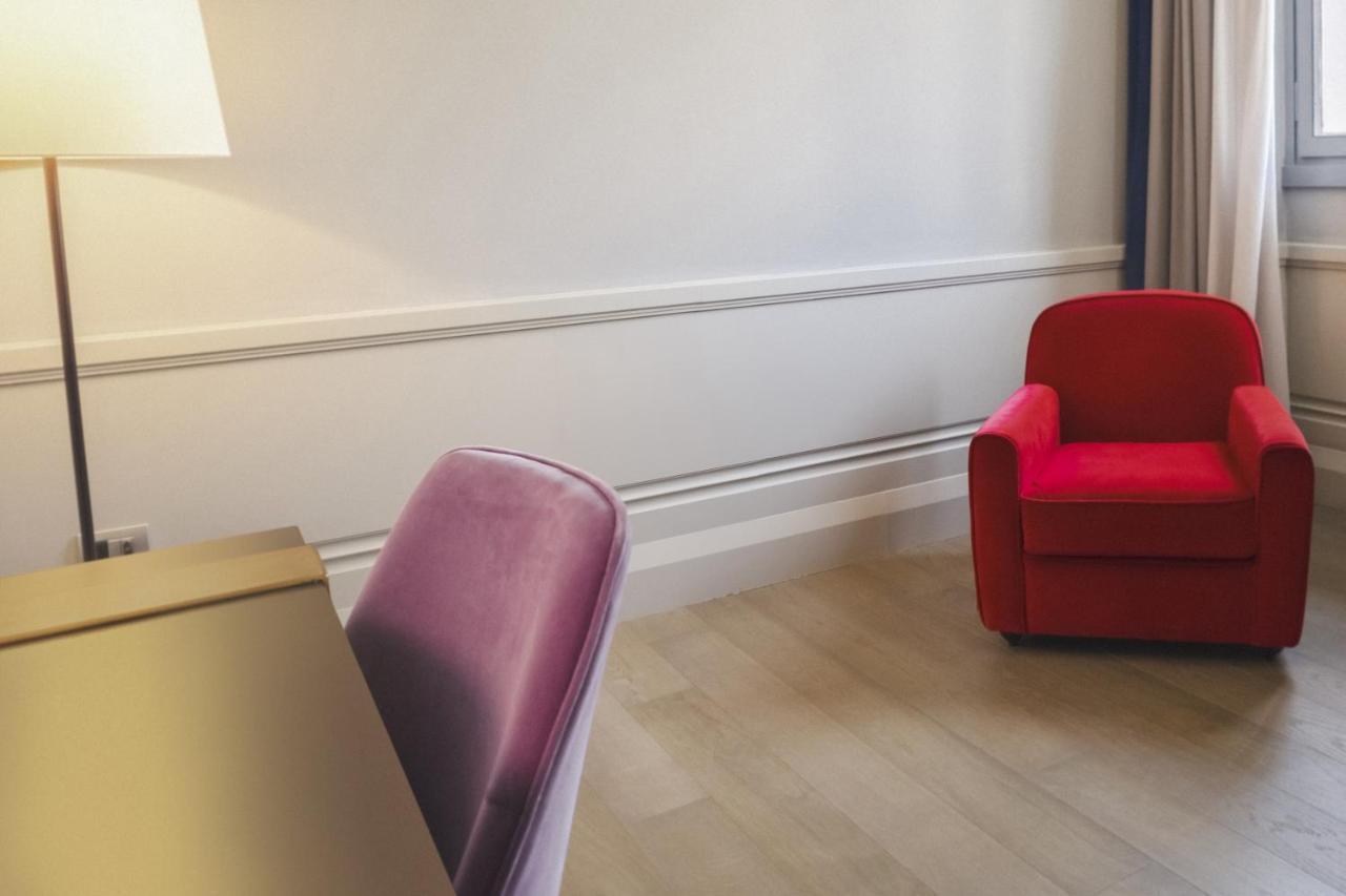 Palazzo Cornalia Hotel Milan Exterior photo A chair in a room