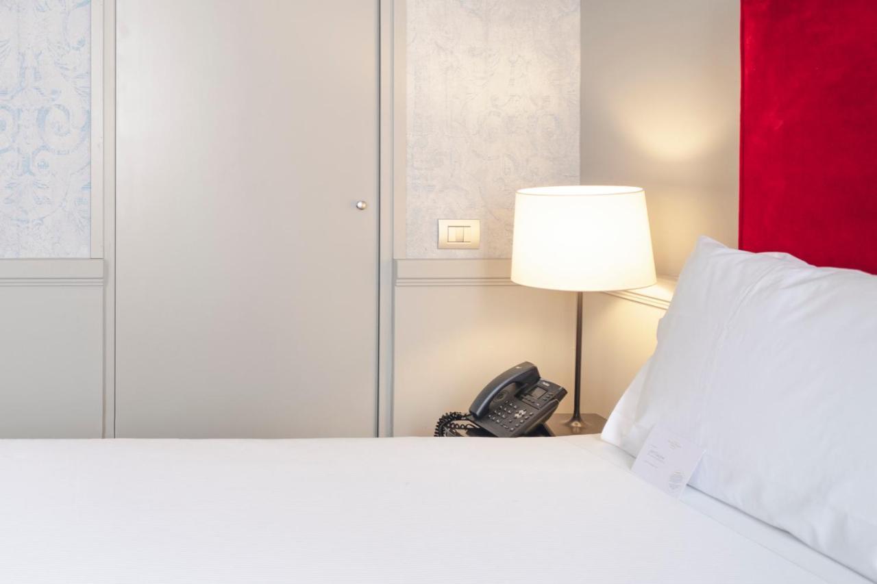 Palazzo Cornalia Hotel Milan Exterior photo A telephone in a hotel room