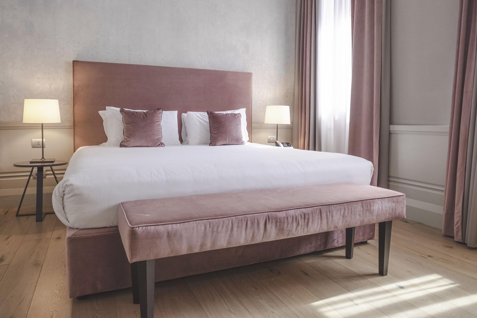Palazzo Cornalia Hotel Milan Exterior photo A bedroom at the hotel